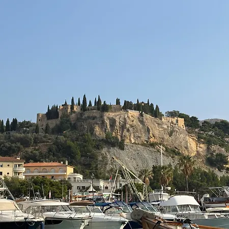 Vue Sur La Baie De Nyaraló *