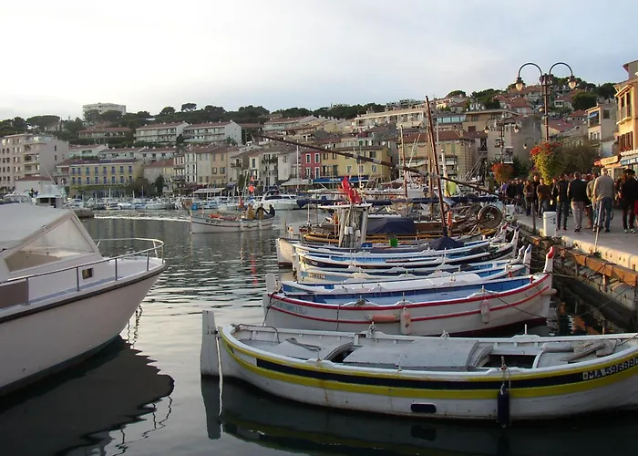 Vue Sur La Baie De Nyaraló *